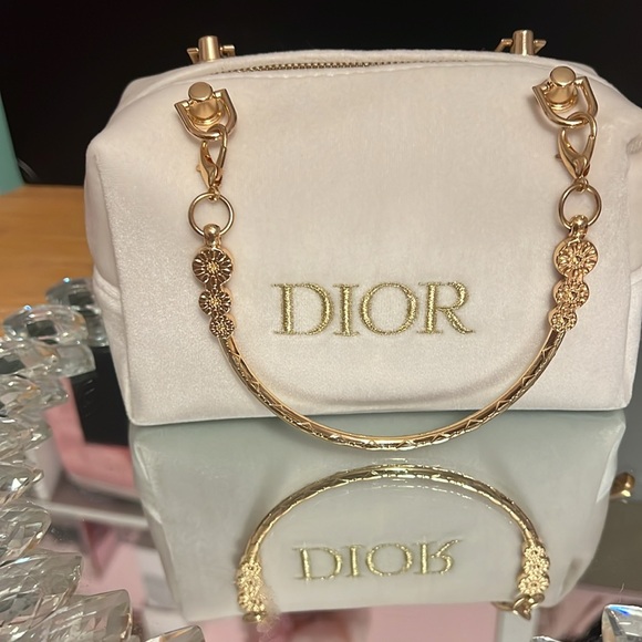 ⭐️Dior  Pouch with Double Zipper and Gold Handles Attached - Picture 10 of 11